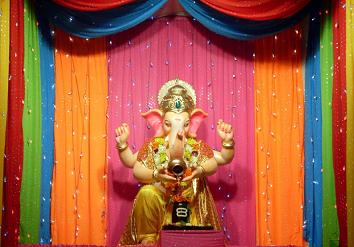 Ganpati Decoration Ideas Colorful Dupattas Chunri Ganpati Decoration Ganpati Decoration Ideas Colorful Dupattas Chunri Ganpati Decoration
